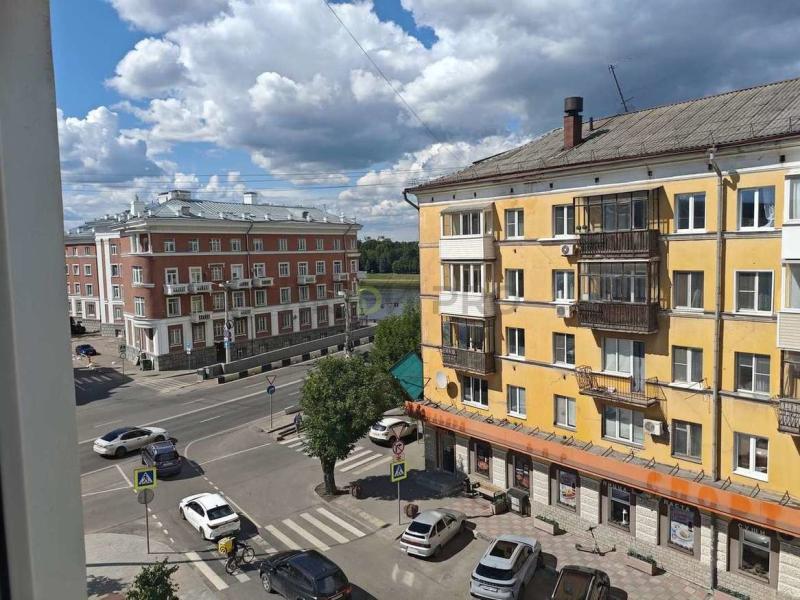 2 комнаты в 4-комнатной квартире