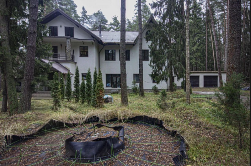 Дом, 800 м², 160 сот.