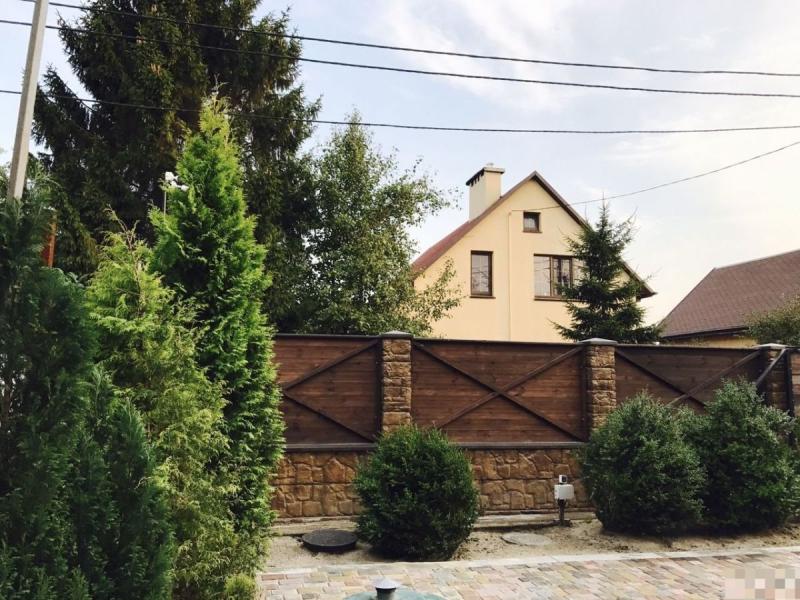 Дом, 200 м², 8 сот.