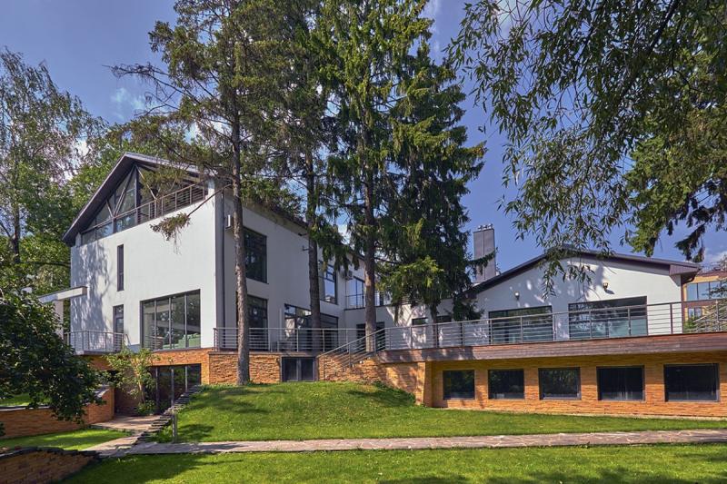 Дом, 1 150 м², 36 сот.