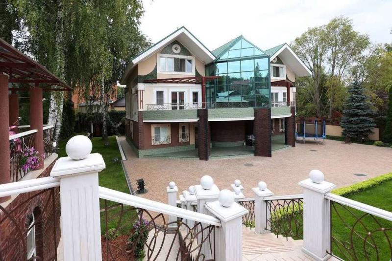 Дом, 800 м², 10 сот.