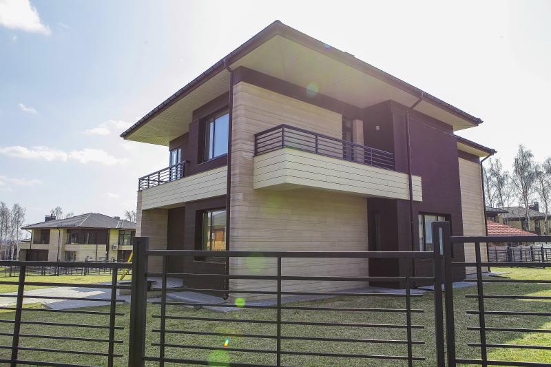 Дом, 323 м², 1 342 сот.