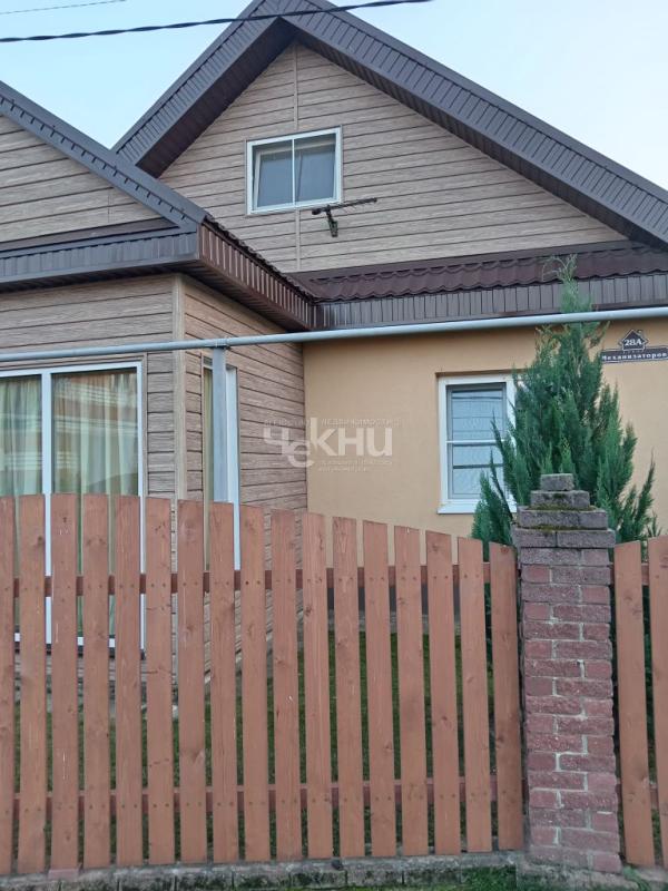 Дом, 200 м², 14 сот.