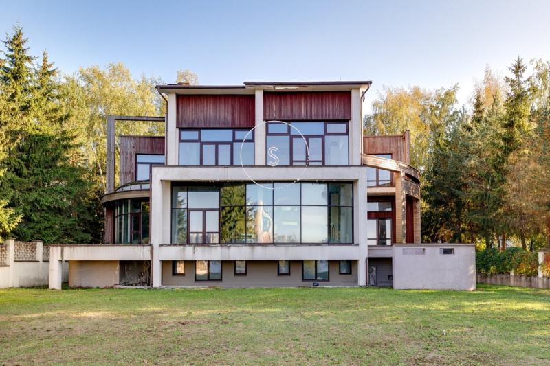 Дом, 1 000 м², 30 сот.