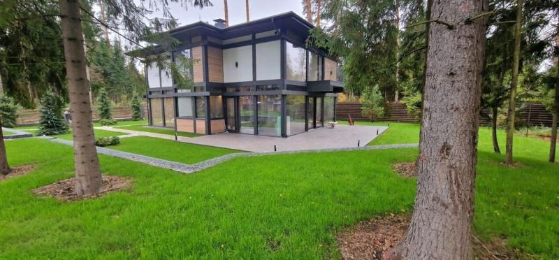 Дом, 255 м², 1 212 сот.