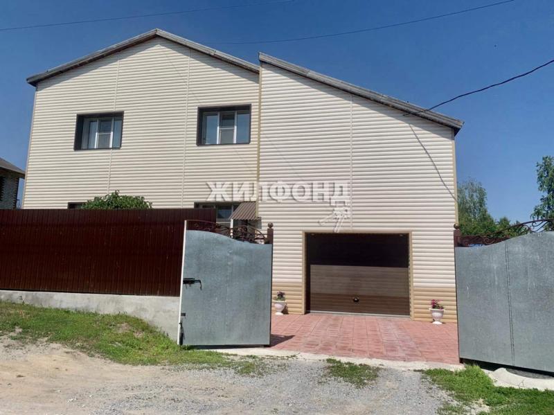 Дом, 224.7 м², 8 сот.