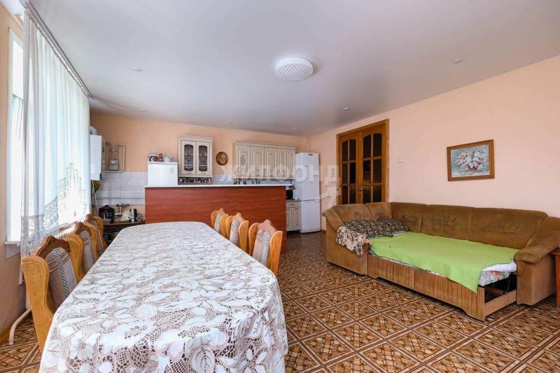 Дом, 213.7 м², 11 сот.