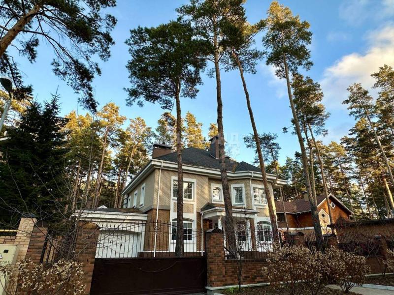 Дом, 565.6 м², 14 сот.