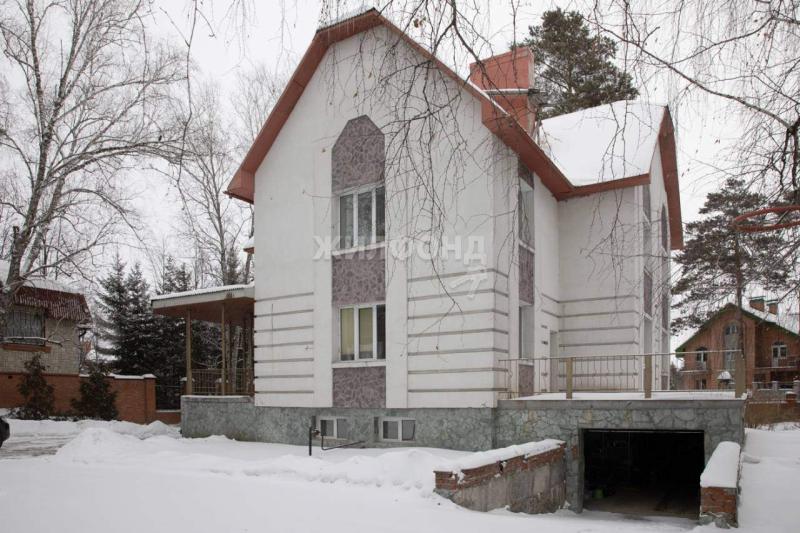 Дом, 449.5 м², 23 сот.