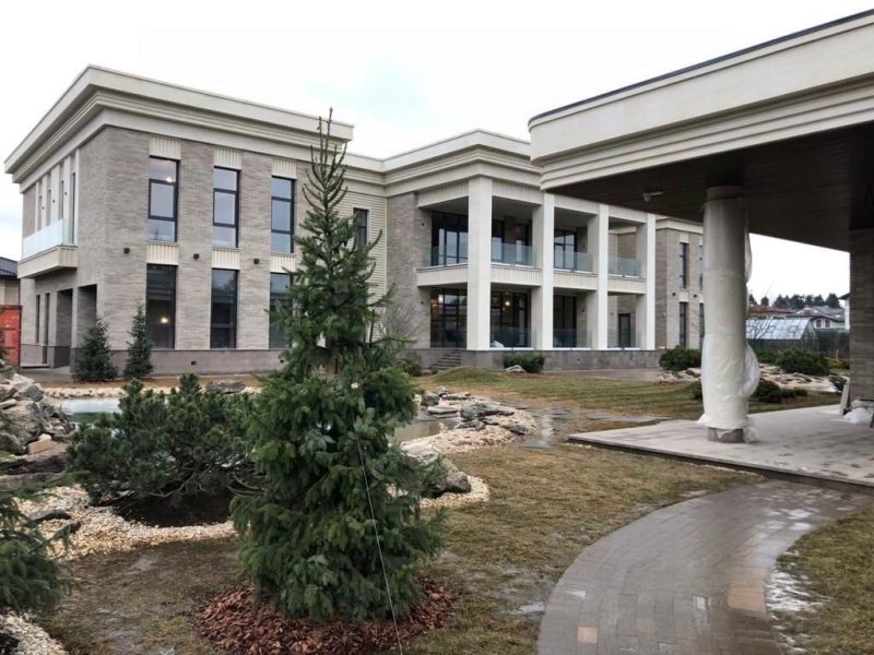 Дом, 1 020 м², 226 сот.