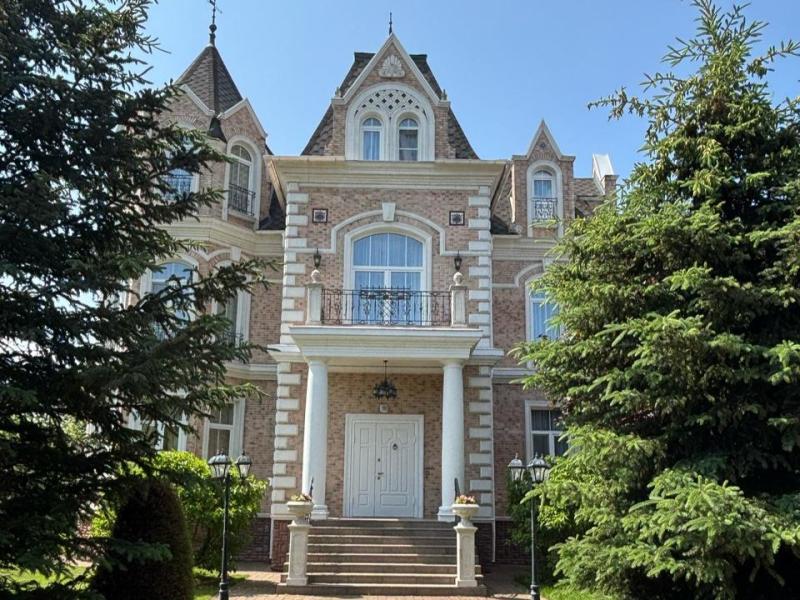 Дом, 582 м², 235 сот.