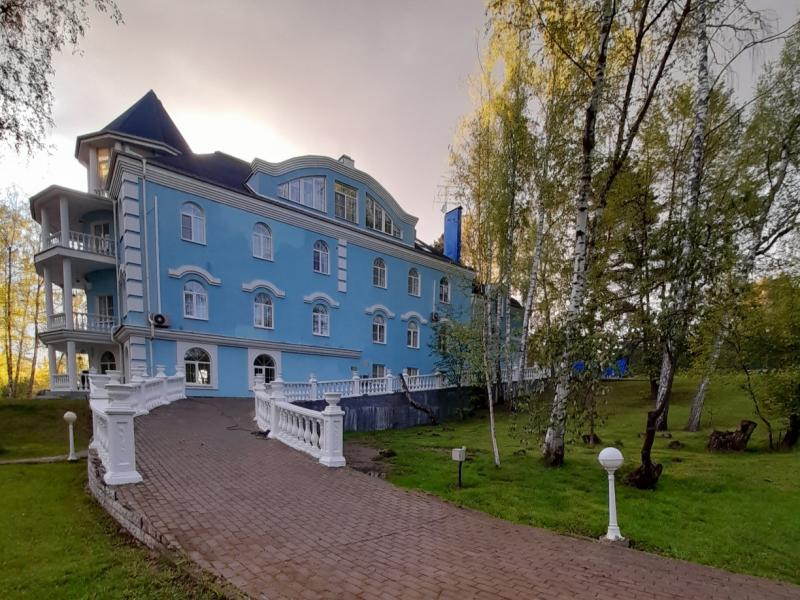 Дом, 1 126 м², 636 сот.