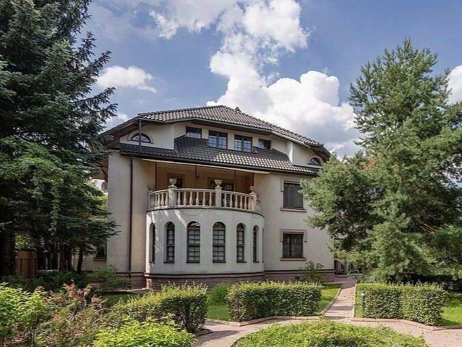 Дом, 1 100 м², 30 сот.