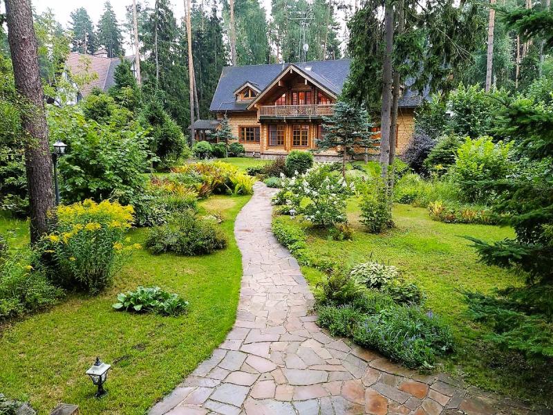 Дом, 437 м², 2 285 сот.