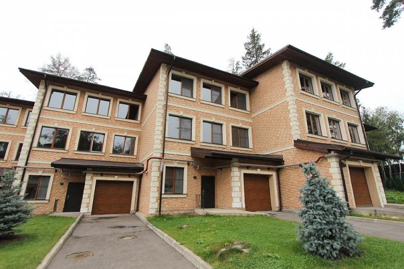 Таунхаус, 300 м², 15 сот.