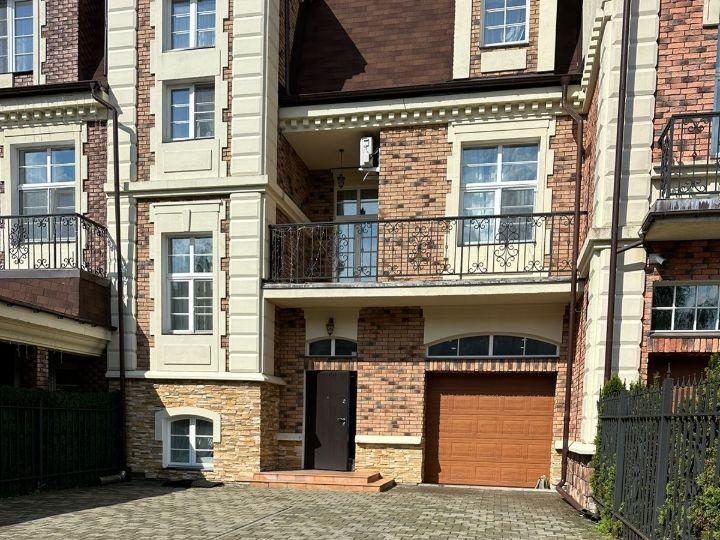 Таунхаус, 320 м², 4 сот.