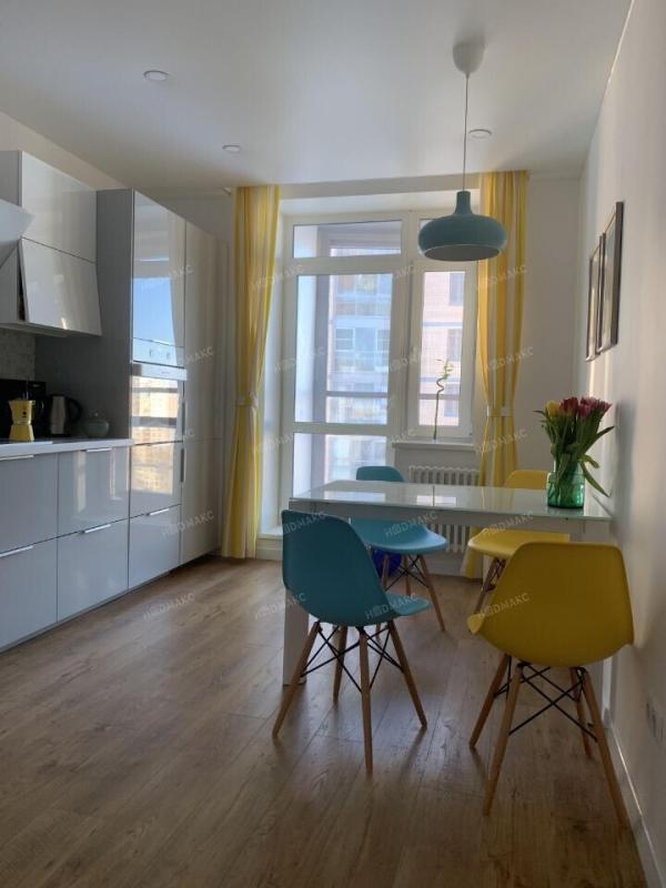 3-комн. квартира, 95 м², 14/17 этаж