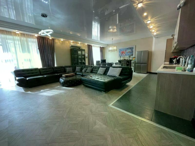 3-комн. квартира, 133 м², 7/14 этаж