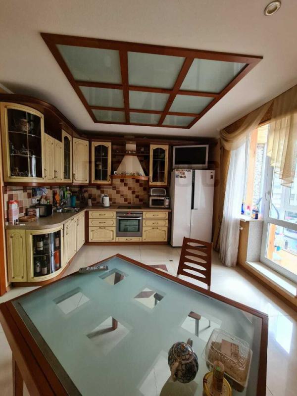 3-комн. квартира, 115 м², 3/10 этаж