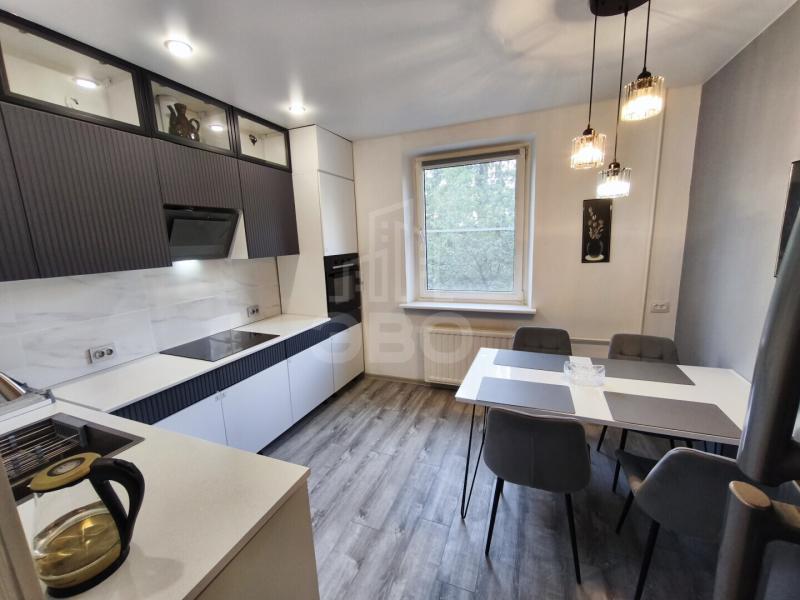 3-комн. квартира, 97 м², 2/12 этаж