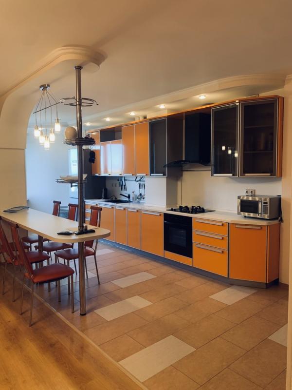 3-комн. квартира, 90 м², 7/9 этаж