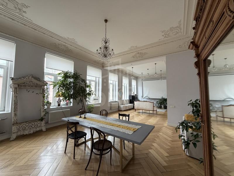 2-комн. квартира, 150 м², 3/4 этаж