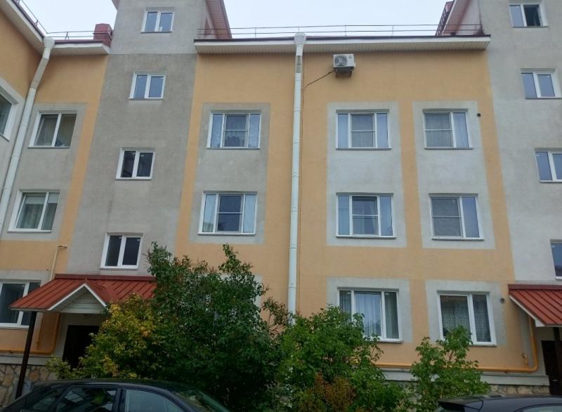 2-комн. квартира, 57 м², 1/4 этаж