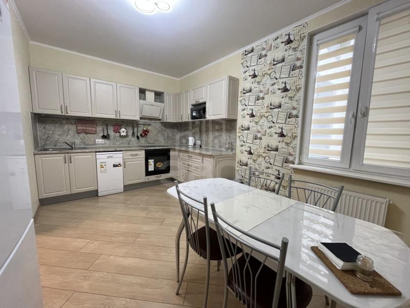 2-комн. квартира, 66 м², 4/14 этаж