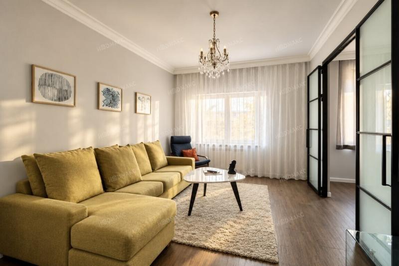2-комн. квартира, 81 м², 4/9 этаж