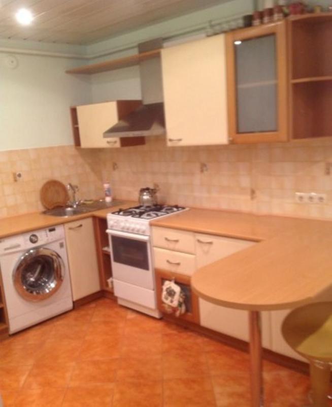 2-комн. квартира, 65 м², 2/5 этаж