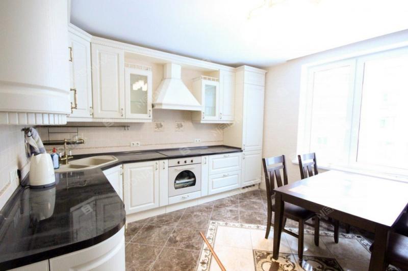 2-комн. квартира, 74 м², 3/9 этаж