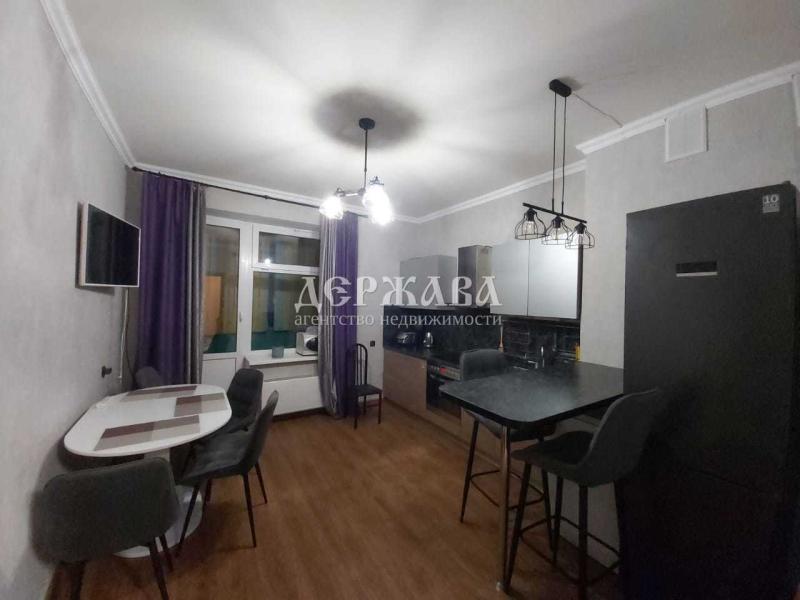 2-комн. квартира, 84 м², 2/10 этаж