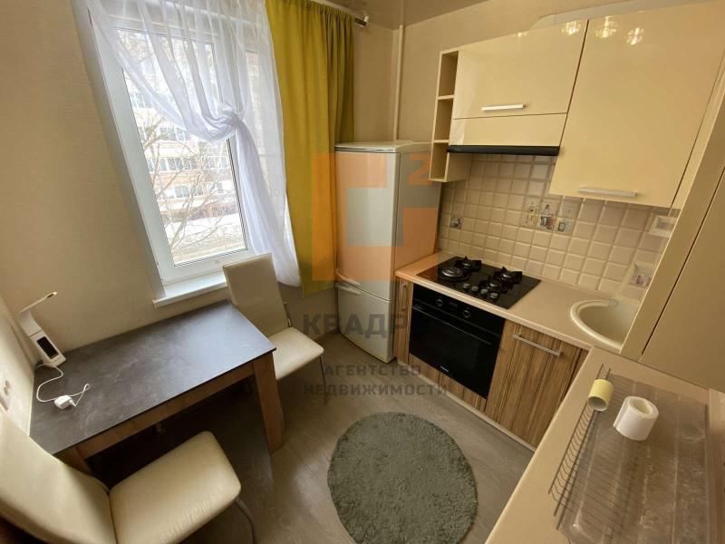 2-комн. квартира, 37 м², 3/5 этаж