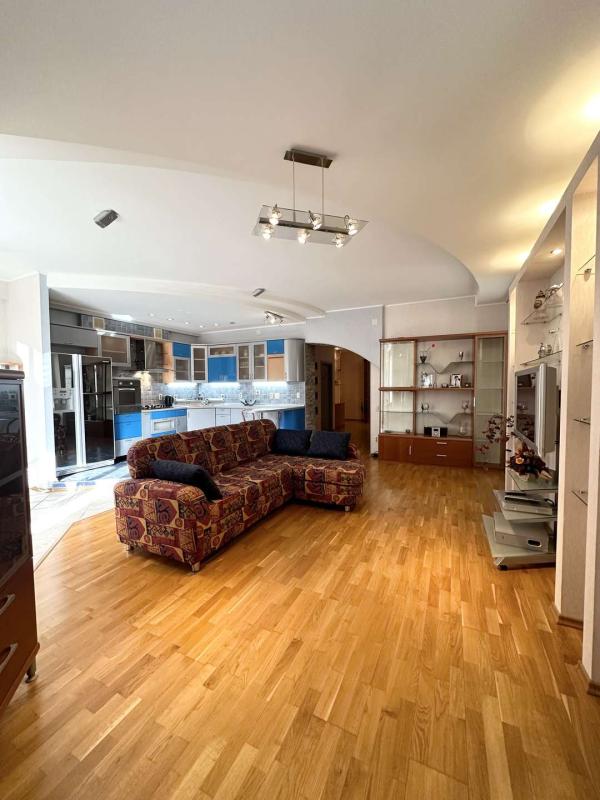 2-комн. квартира, 114 м², 2/10 этаж