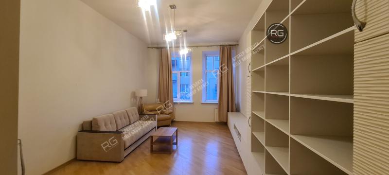 2-комн. квартира, 72 м², 3/6 этаж