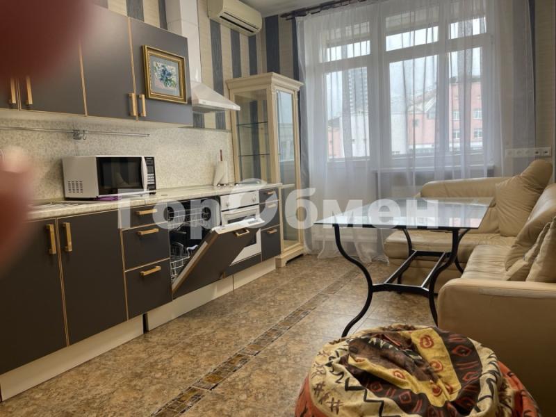 2-комн. квартира, 83 м², 10/10 этаж