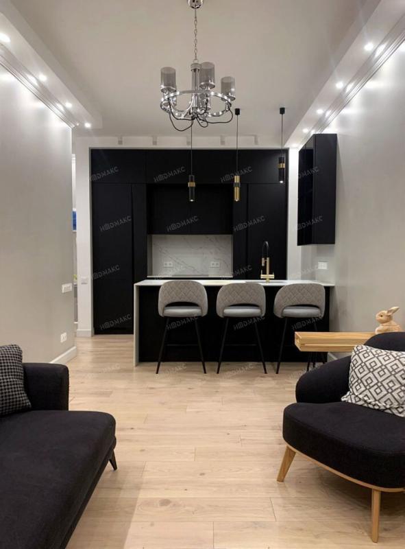 3-комн. квартира, 80 м², 2/9 этаж