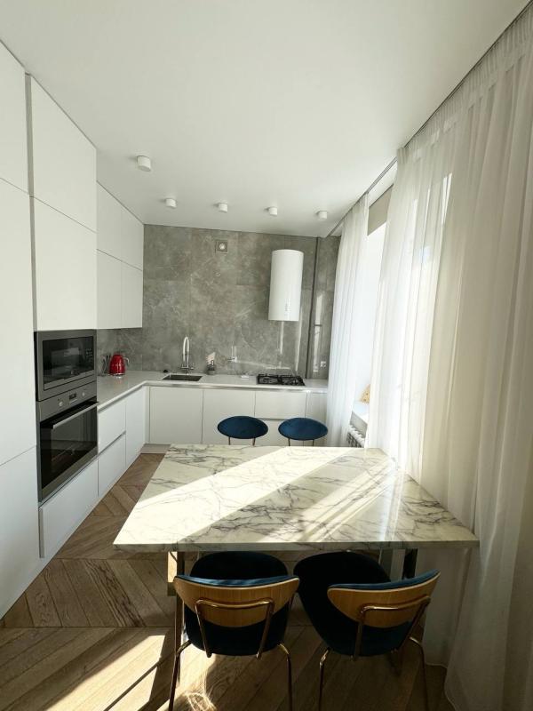 2-комн. квартира, 60 м², 4/8 этаж