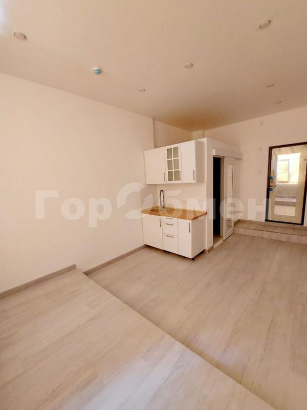 10-комнатная Квартира-, 400 м2