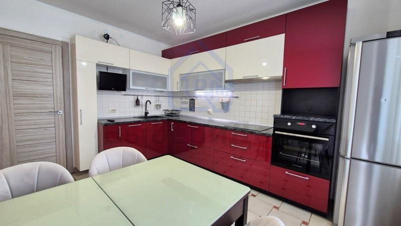 2-комн. квартира, 70 м², 3/12 этаж