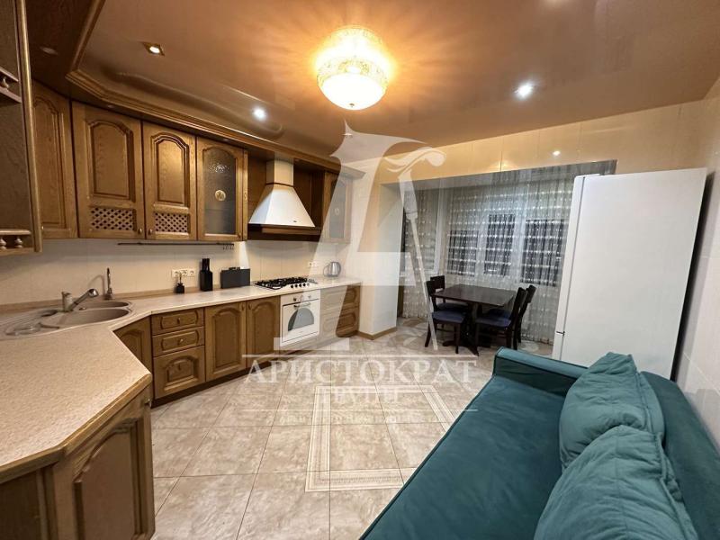 3-комн. квартира, 110 м², 3/5 этаж