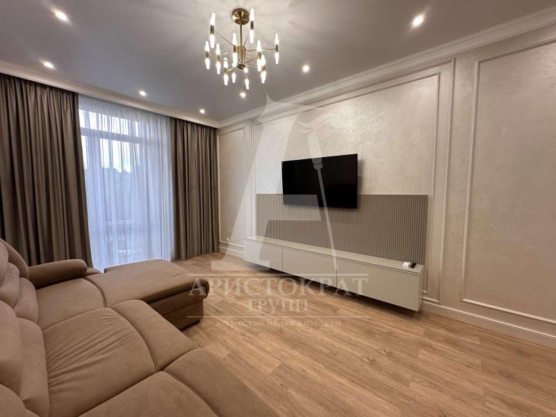 2-комн. квартира, 80 м², 6/10 этаж