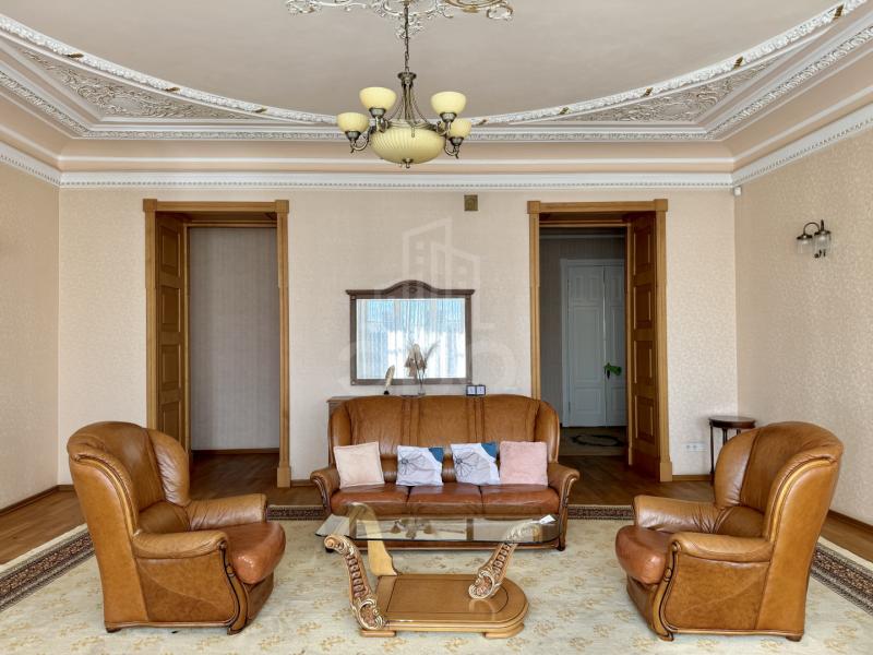 3-комн. квартира, 137 м², 5/5 этаж