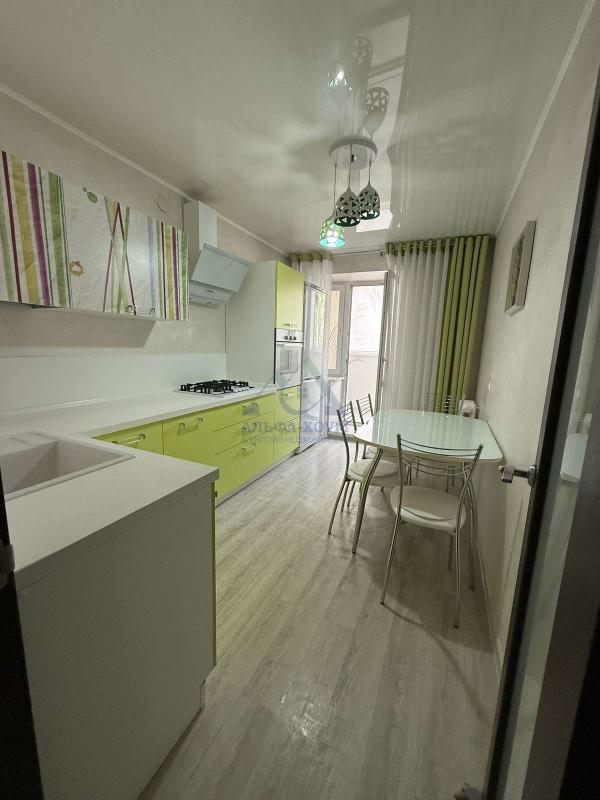 2-комн. квартира, 65 м², 3/10 этаж