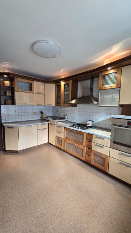 3-комн. квартира, 95 м², 1/10 этаж