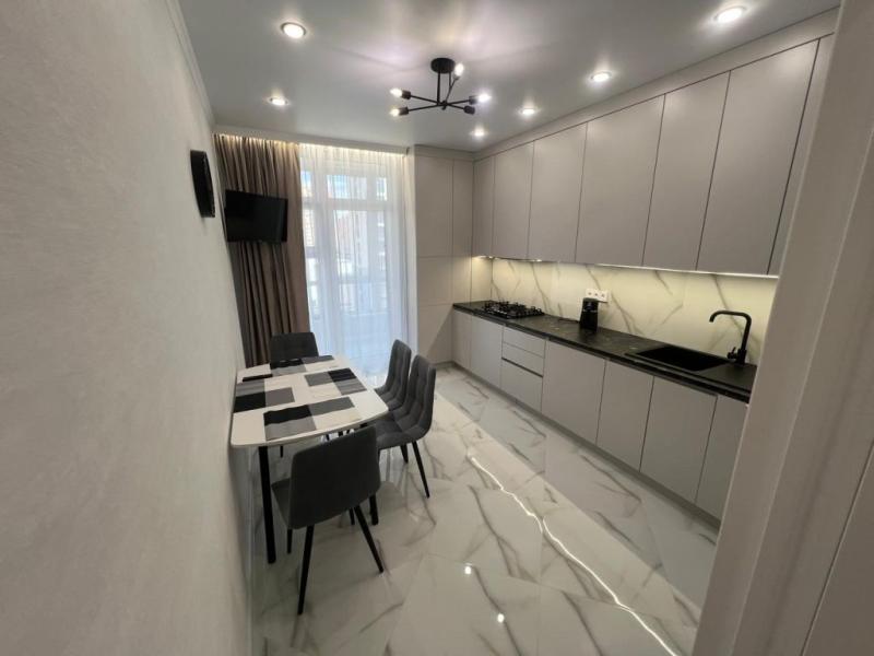 2-комн. квартира, 64 м², 8/9 этаж