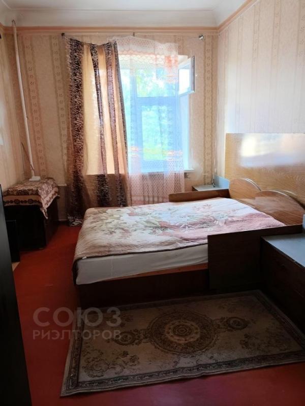 2-комн. квартира, 73 м², 4/4 этаж