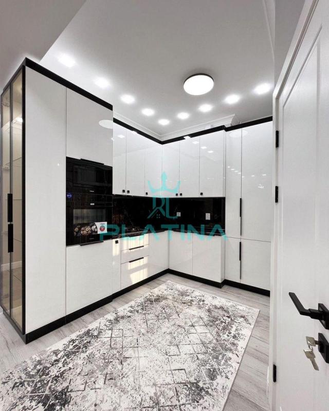 3-комн. квартира, 100 м², 10/20 этаж