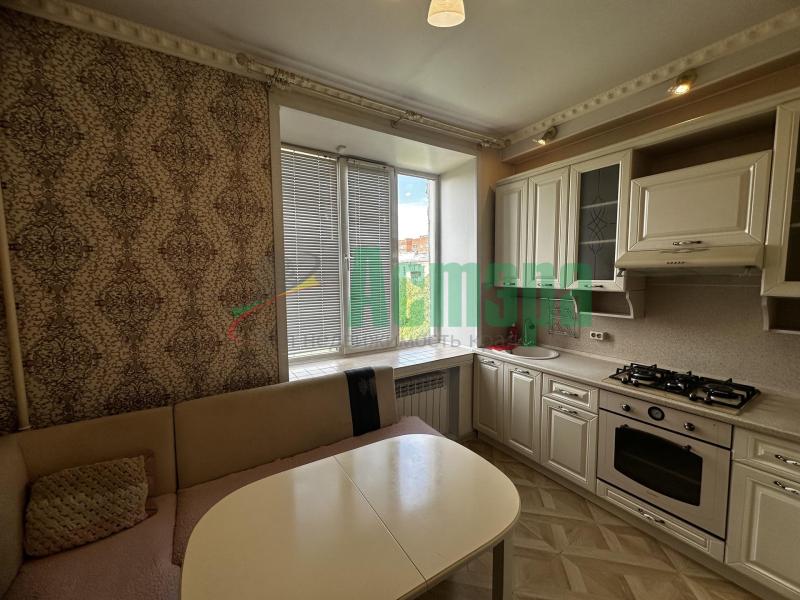 2-комн. квартира, 56 м², 4/4 этаж