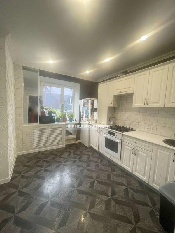 2-комн. квартира, 63 м², 2/5 этаж